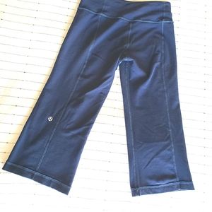 Reversible Lululemon crops size 4 in Navy Blue